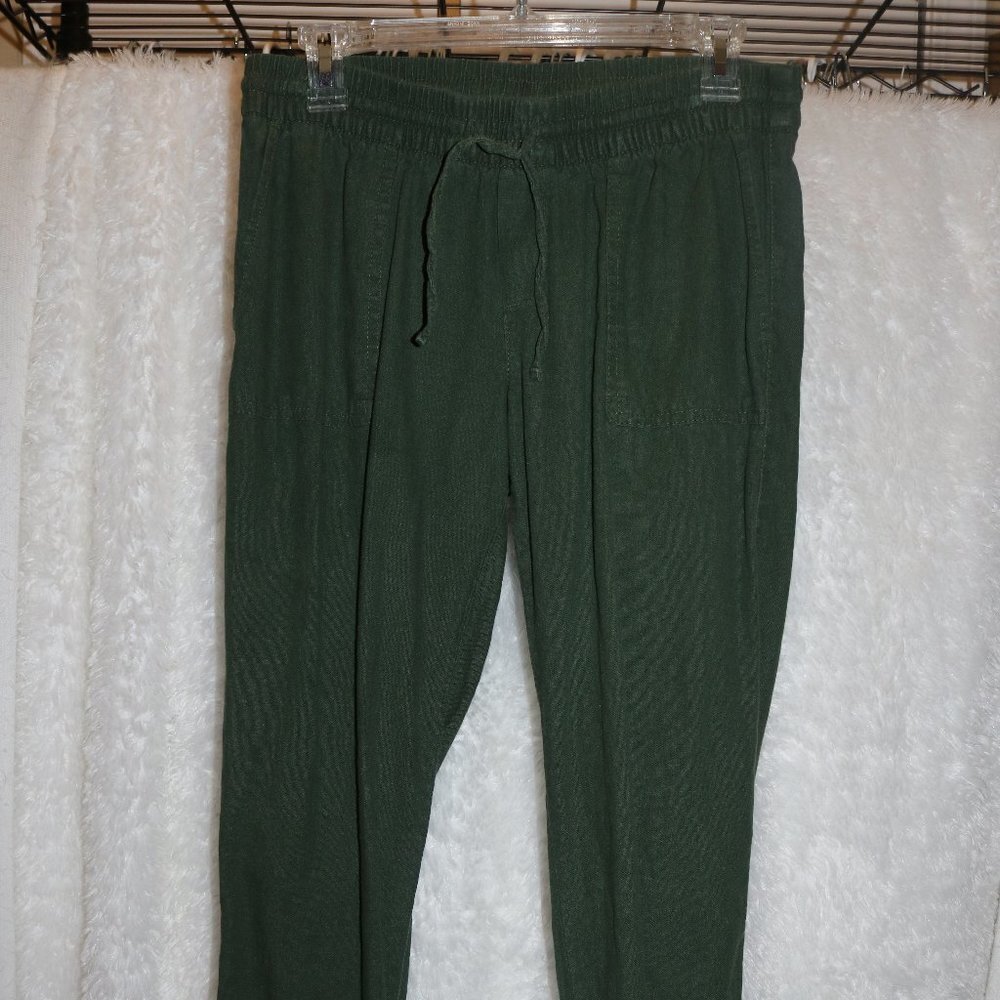 Old Navy green 55% linen pants and 45% rayon small, tapered leg drawstring